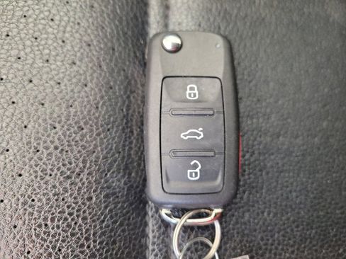 Used 2017 Volkswagen Passat 1.8T R-Line image 32