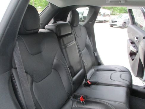 Used 2019 Jeep Cherokee Limited image 25