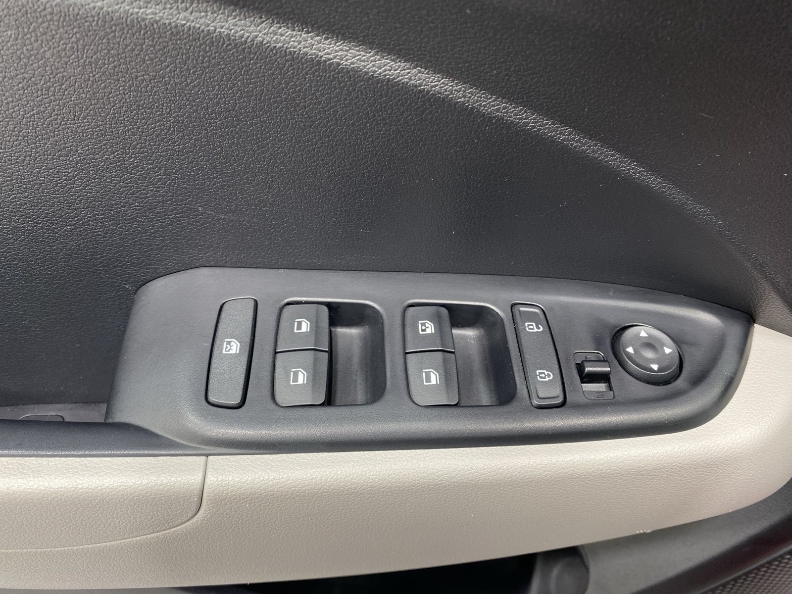 Used 2025 Hyundai Venue SEL FWD image 13