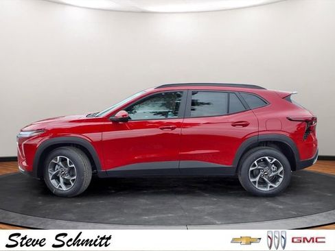 New 2026 Chevrolet Trax LT w/ Driver Confidence Package FWD image 2