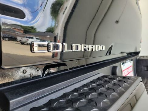 Used 2023 Chevrolet Colorado LT w/ LT Convenience Package II image 9