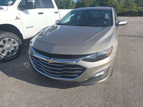 Used 2025 Chevrolet Malibu LT FWD image 4