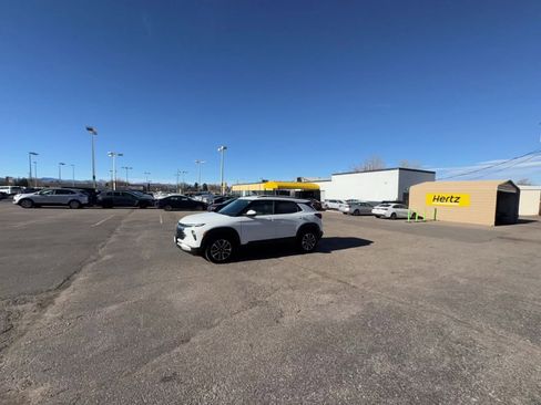 Used 2025 Chevrolet TrailBlazer LT w/ Driver Confidence Package image 12