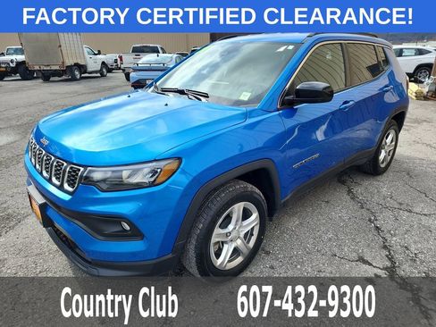 Used 2024 Jeep Compass Latitude w/ Convenience Group AWD/4WD image 4