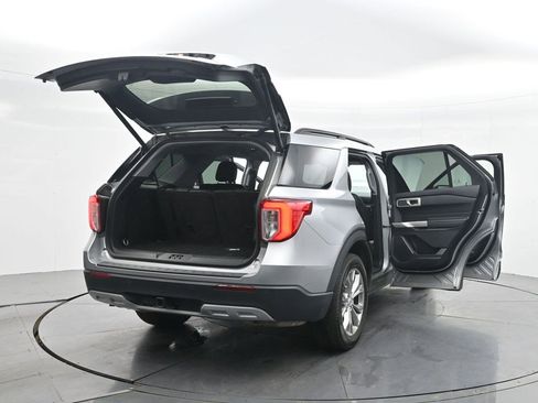 Used 2023 Ford Explorer XLT w/ Equipment Group 202A AWD/4WD image 30