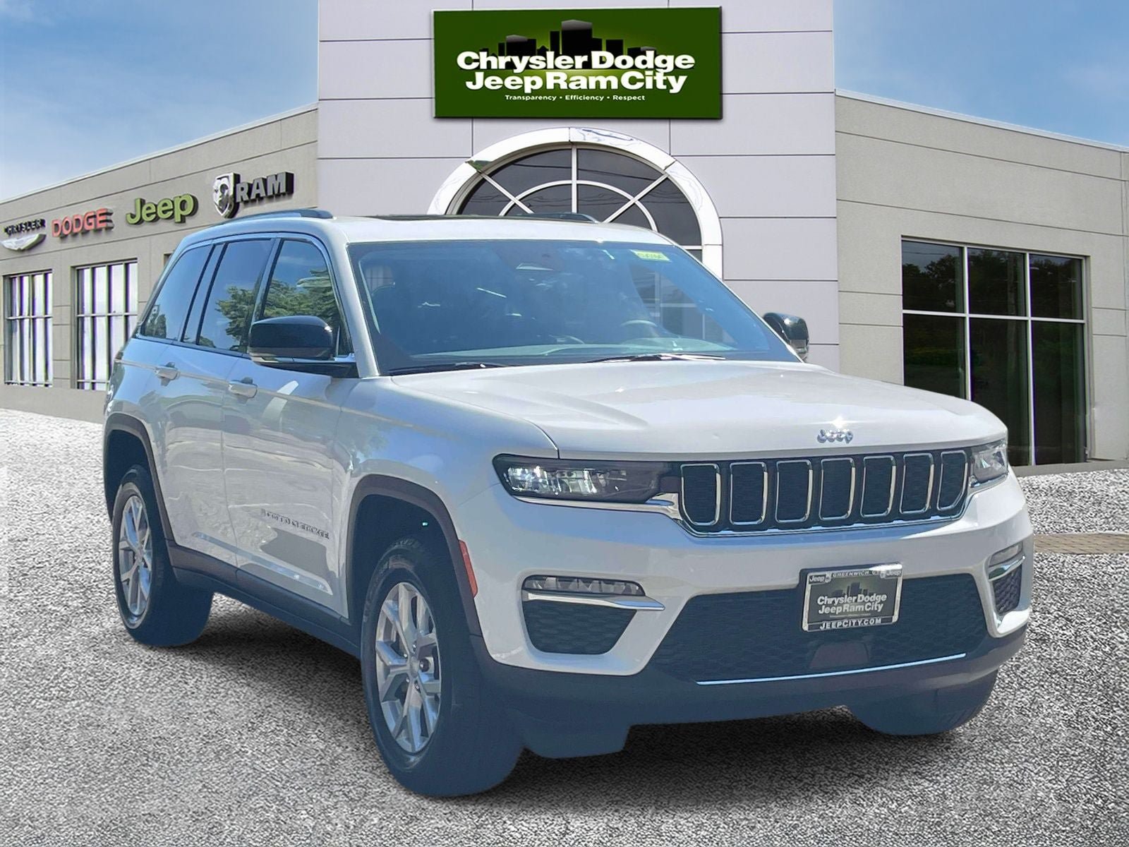 Used 2023 Jeep Grand Cherokee Limited AWD/4WD image 4