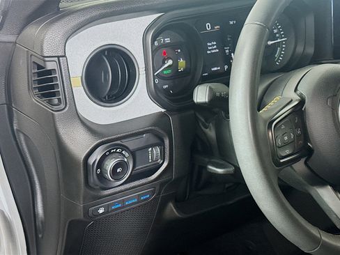 Used 2024 Jeep Wrangler Sport S image 16