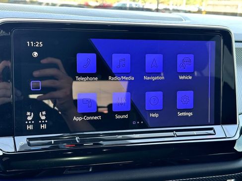 Used 2024 Volkswagen Atlas Cross Sport SEL Premium R-Line image 23