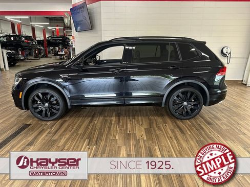 Used 2020 Volkswagen Tiguan SE R-Line AWD/4WD image 2