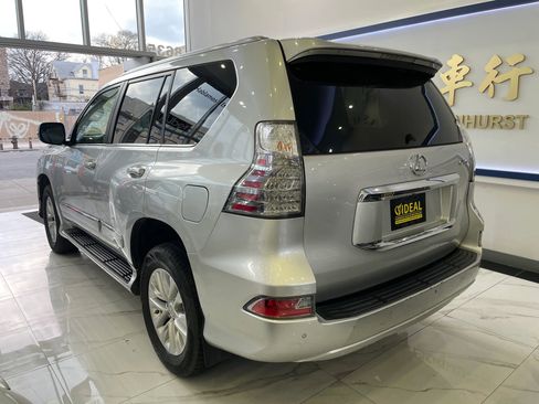 Used 2015 Lexus GX 460 w/ Premium Package image 4