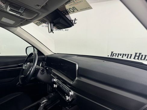 Used 2025 Kia Telluride S image 33