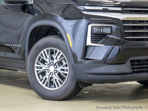 Used 2025 Chevrolet Traverse LT AWD/4WD image 4