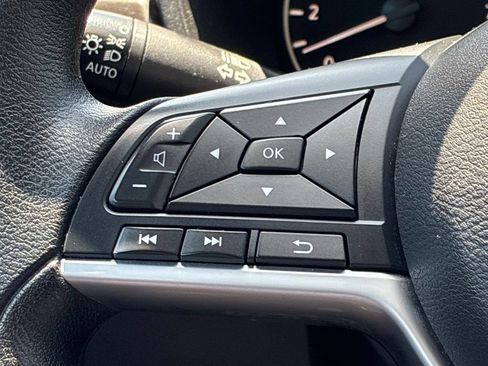 Used 2025 Nissan Altima 2.5 SV FWD image 30