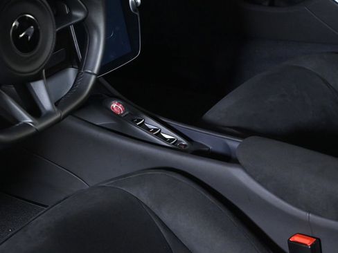 Used 2024 McLaren Artura RWD image 14