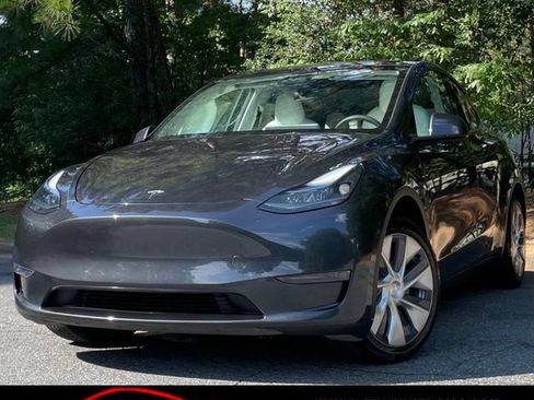 Used 2024 Tesla Model Y Long Range RWD image 1