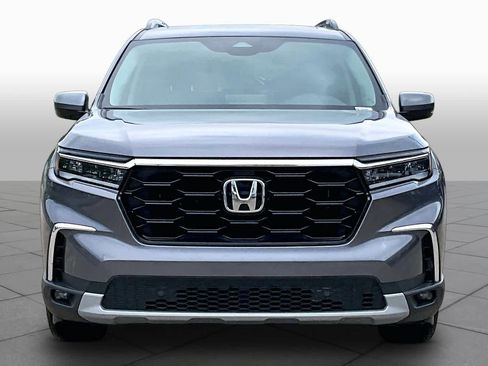 Certified 2025 Honda Pilot Touring image 4