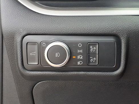 Used 2022 Ford Explorer XLT w/ Equipment Group 202A AWD/4WD image 16