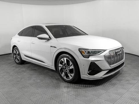 Used 2022 Audi e-tron Premium Plus w/ Premium Plus Package image 11