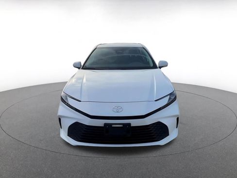 Used 2025 Toyota Camry LE image 4