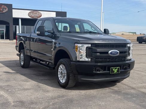 Used 2018 Ford F250 XL image 3