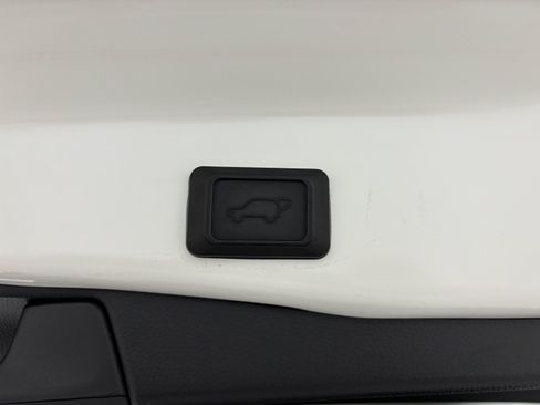 Used 2019 Toyota RAV4 Limited w/ Cold Weather Package AWD/4WD image 10