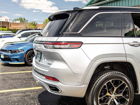 Used 2022 Jeep Grand Cherokee Summit AWD/4WD image 13