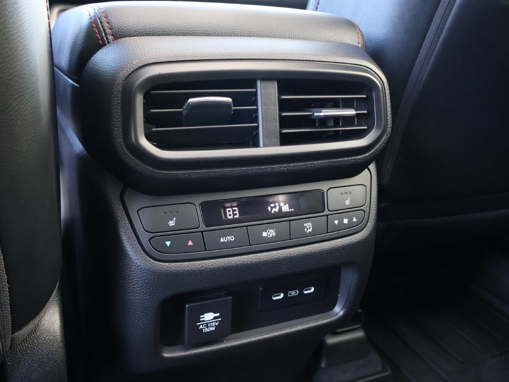 Used 2025 Honda Pilot Black Edition image 17