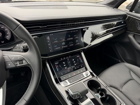 Used 2025 Audi Q7 2.0T Premium w/ Convenience Plus Package image 17