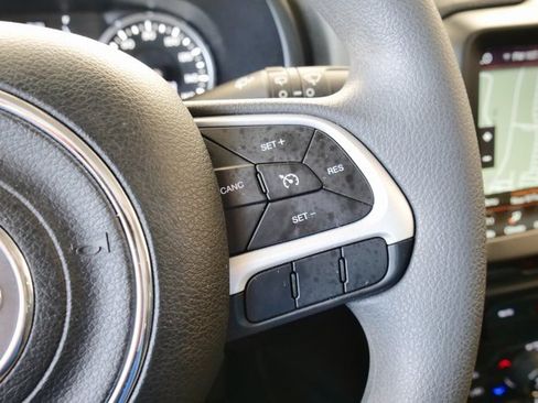 Used 2023 Jeep Renegade Latitude image 24