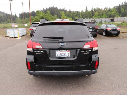 Used 2014 Subaru Outback 3.6R Limited AWD/4WD image 6