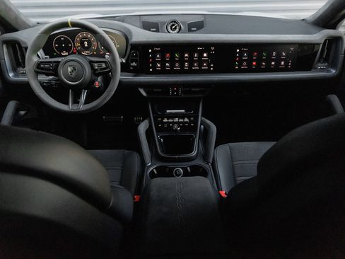 Certified 2025 Porsche Cayenne Turbo GT AWD/4WD image 18