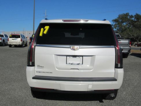 Used 2017 Cadillac Escalade Platinum image 5