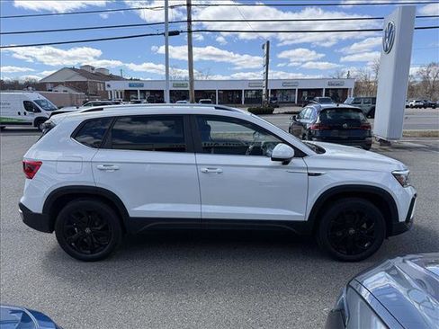 Certified 2023 Volkswagen Taos SE w/ Black Wheel Package AWD/4WD image 15