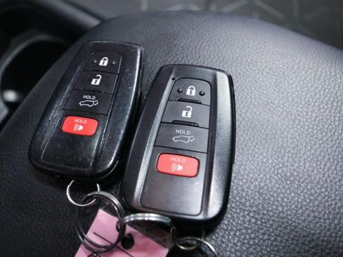 Used 2021 Toyota RAV4 XLE w/ Convenience Package FWD image 21