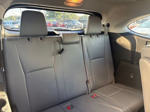 Used 2020 Toyota Highlander XLE AWD/4WD image 36