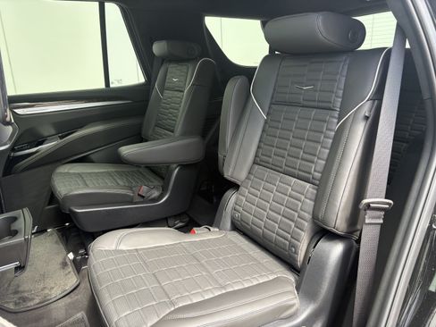 Certified 2025 Cadillac Escalade Premium Luxury Platinum AWD/4WD image 13