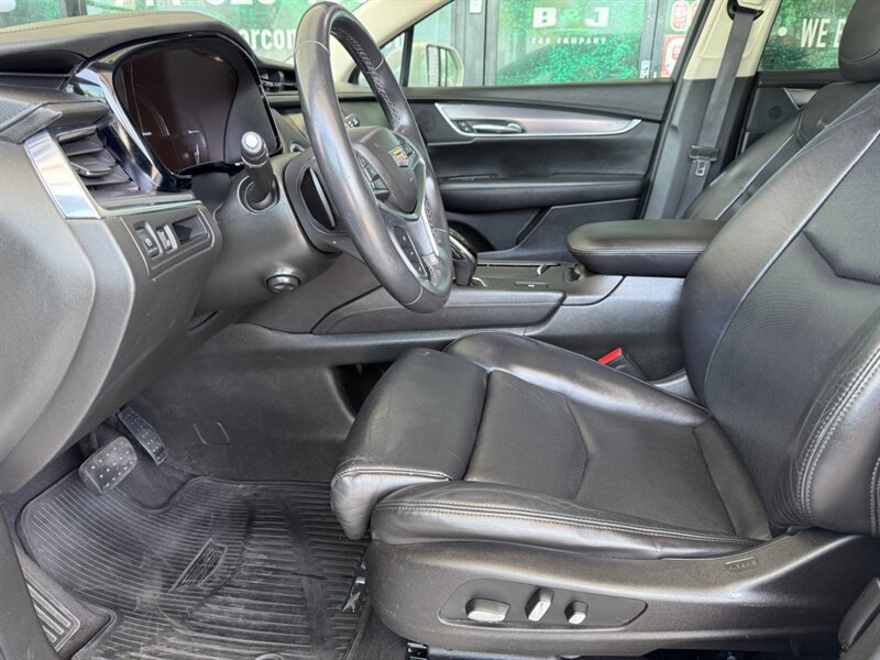 Used 2017 Cadillac XT5 Luxury w/ Driver Awareness Package FWD image 18