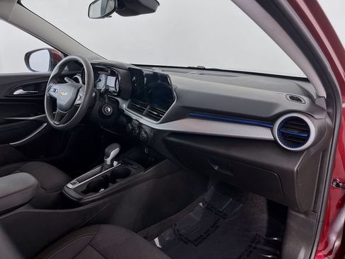 Used 2025 Chevrolet Trax LS w/ LS Convenience Package FWD image 36