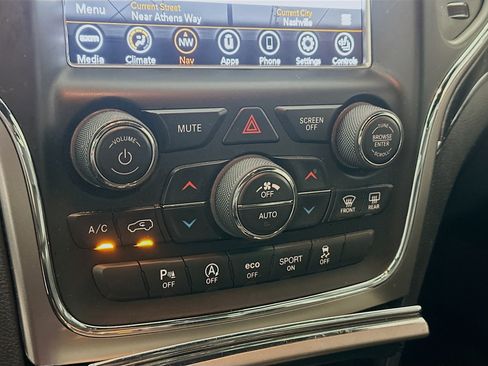 Used 2018 Jeep Grand Cherokee Limited w/ Luxury Group II AWD/4WD image 23