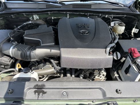 Used 2022 Toyota Tacoma TRD Sport AWD/4WD image 36
