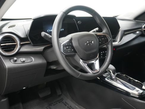 Used 2025 Chevrolet Trax ACTIV FWD image 9