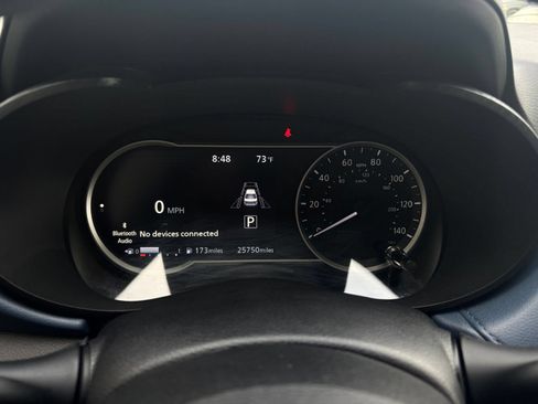 Used 2025 Nissan Versa SV FWD image 38