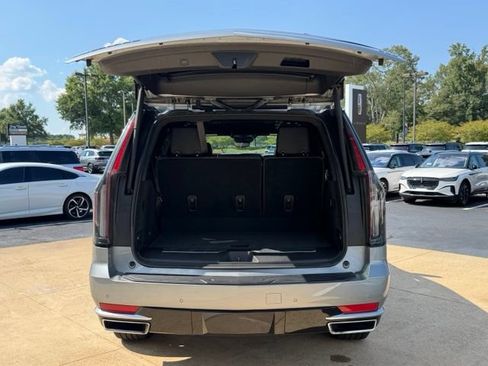 Used 2023 Cadillac Escalade Premium Luxury AWD/4WD image 22