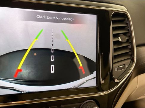 Used 2022 Jeep Grand Cherokee Laredo E image 14