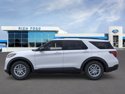 New 2026 Ford Explorer Active RWD image 3