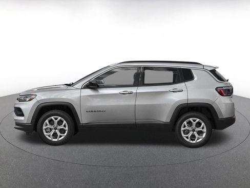 Used 2025 Jeep Compass Limited AWD/4WD image 3