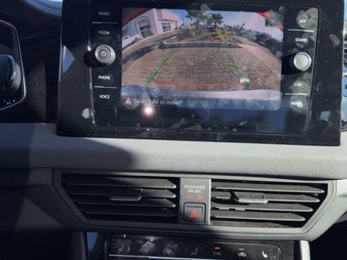 Used 2025 Volkswagen Jetta SE image 5