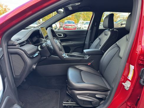 New 2026 Jeep Compass Latitude image 11