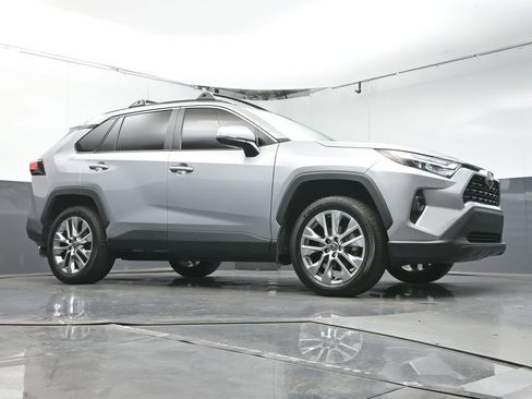 Used 2024 Toyota RAV4 XLE Premium image 40