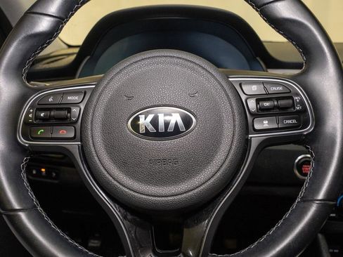 Used 2019 Kia Niro EX image 18